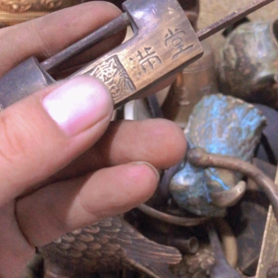 张***修闪电购铜摆件工艺品