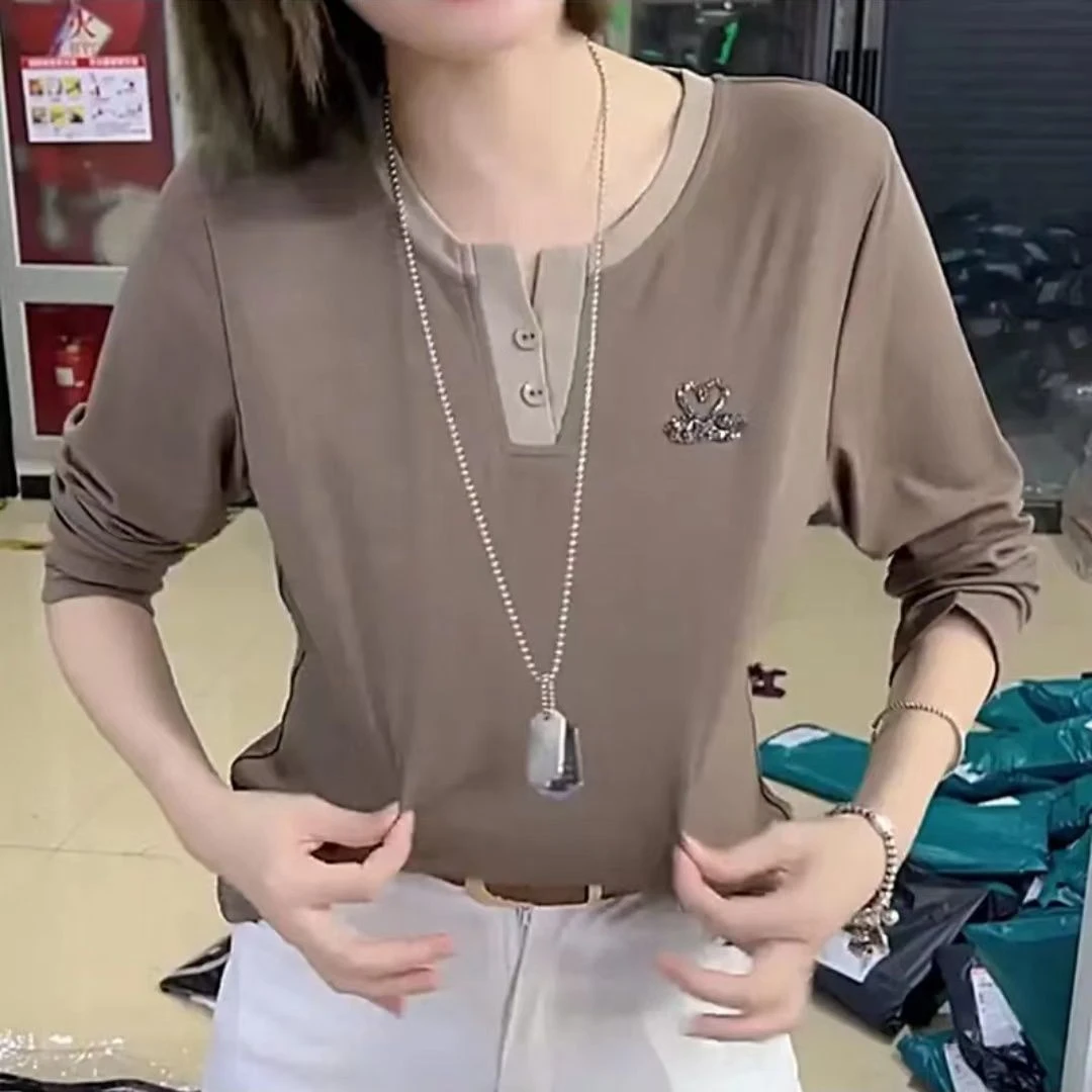 春新款纽扣烫钻小天鹅女士V领长袖T恤大码宽松打底衫气质上衣小衫