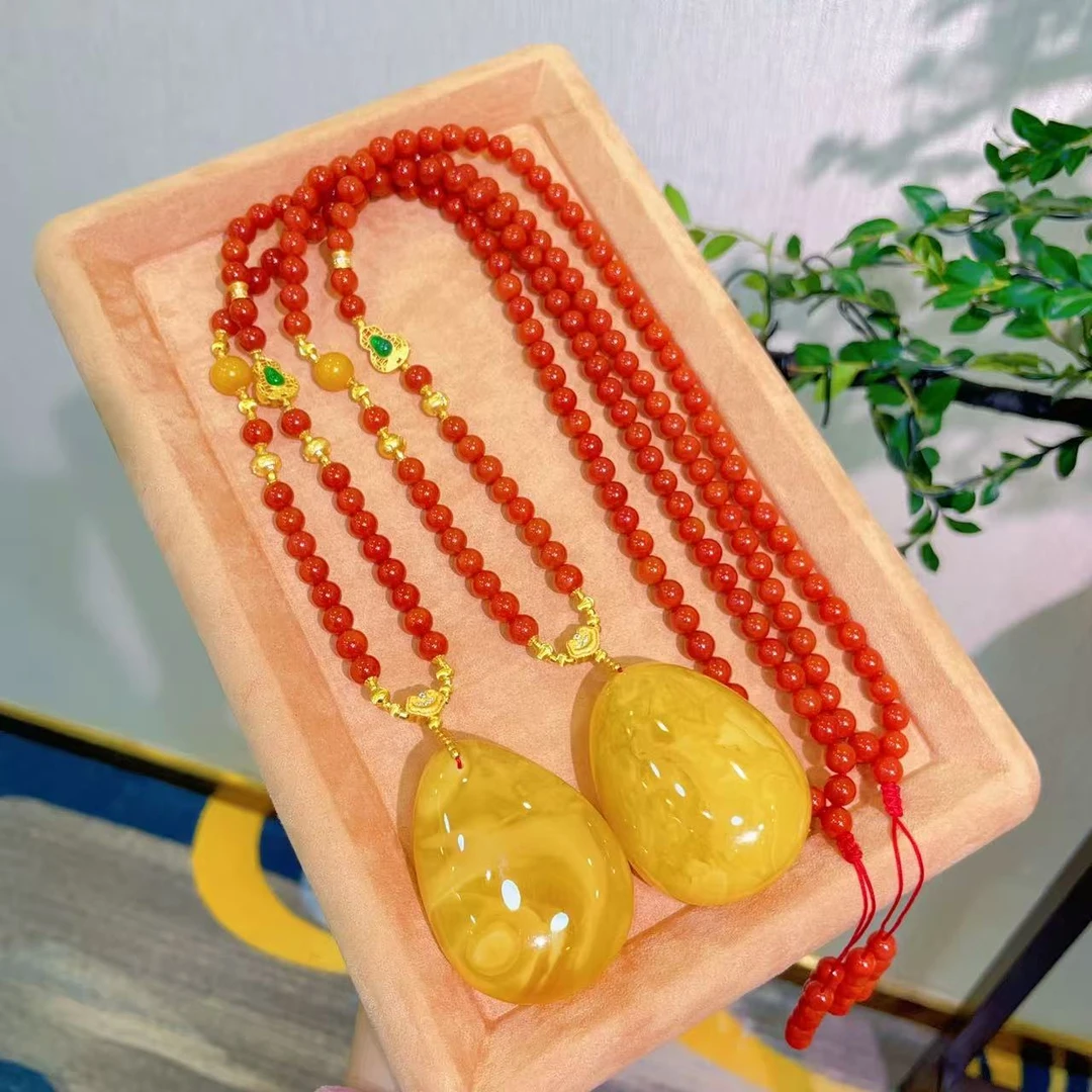 秋冬季节佩戴一串暖洋洋的蜜蜡就能让人感到 多样性发一