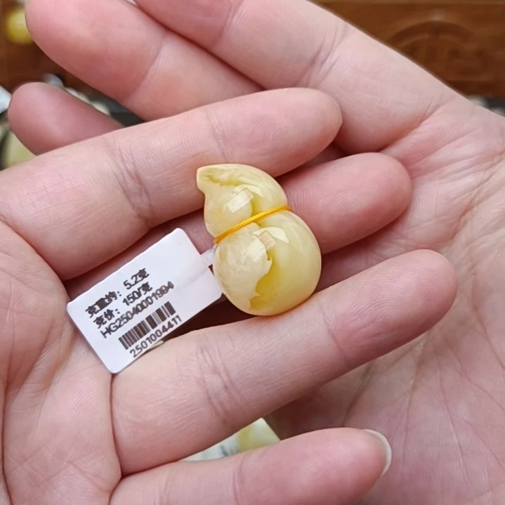 未镶嵌蜜蜡裸石立体葫芦浓蜡妖花5.2克