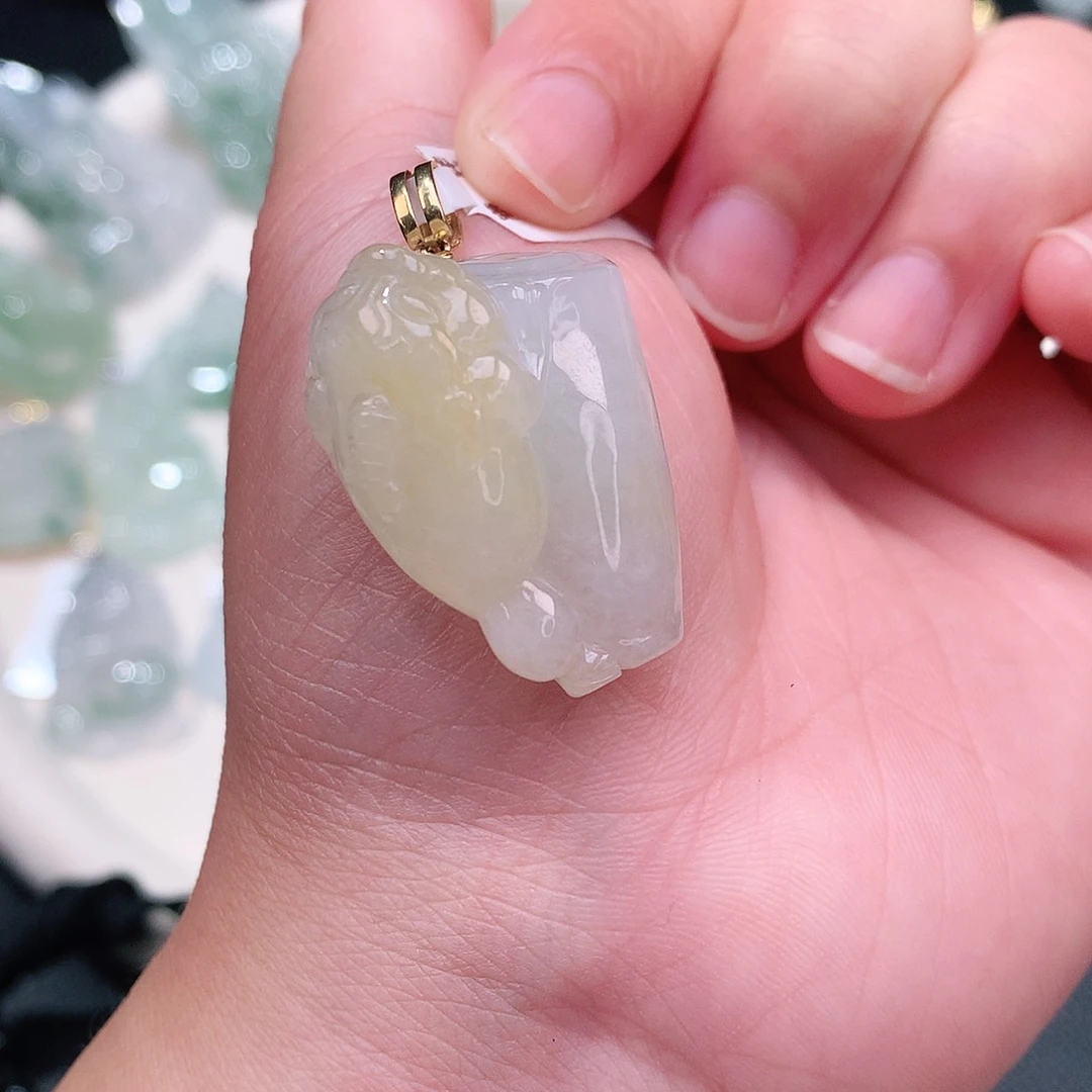 翡翠18K金镶嵌颈饰飘黄竹节金蟾29-21-15如