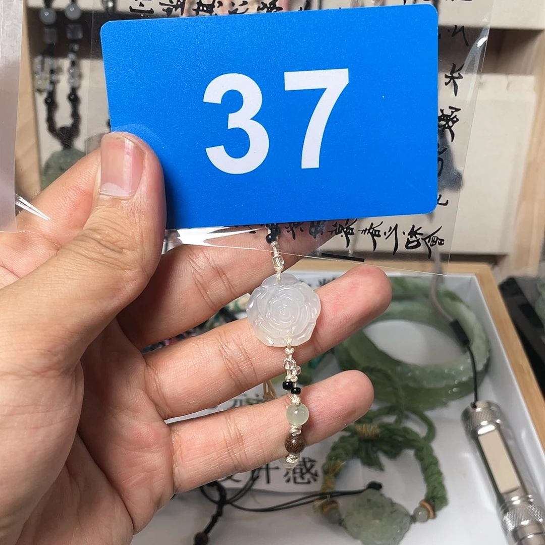 蛇纹石玉颈饰合金