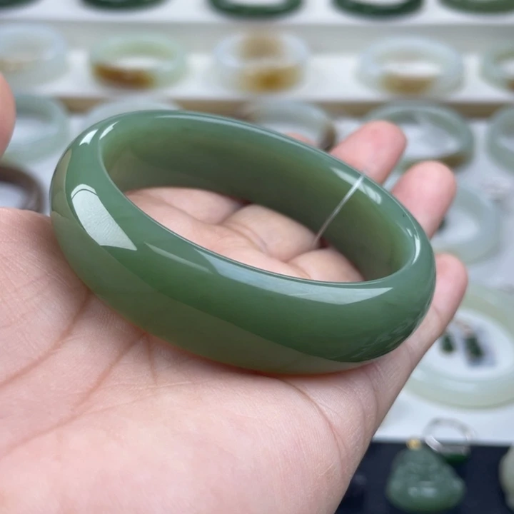 和田玉（碧玉）未镶嵌手镯