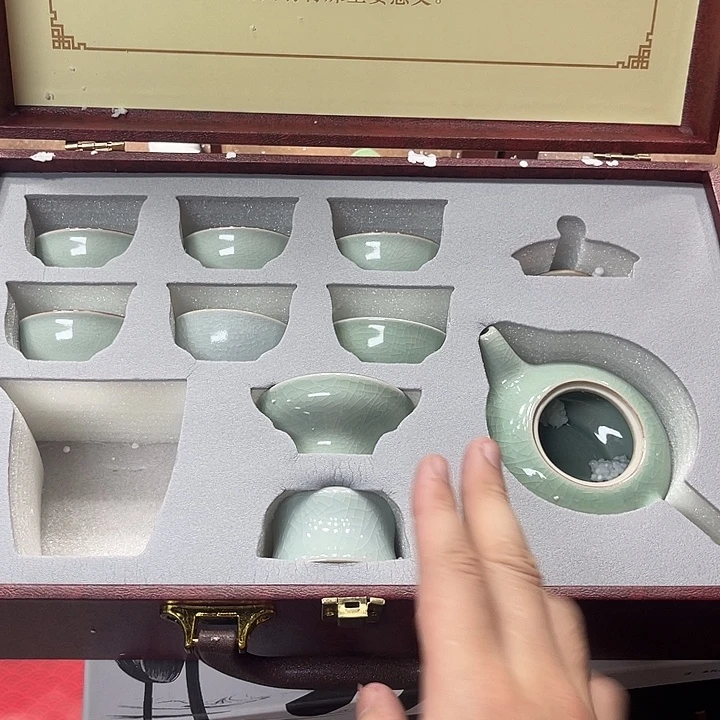 孤品茶具套装等。