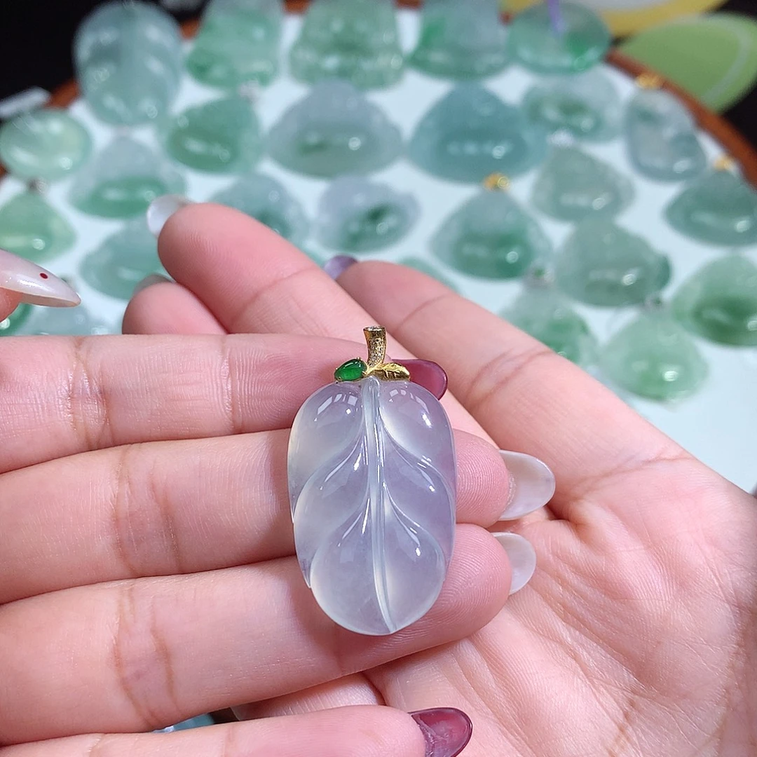 翡翠未镶嵌颈饰叶子
