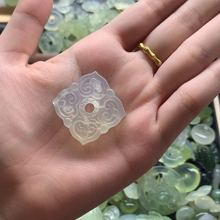 合金蛇纹石玉颈饰