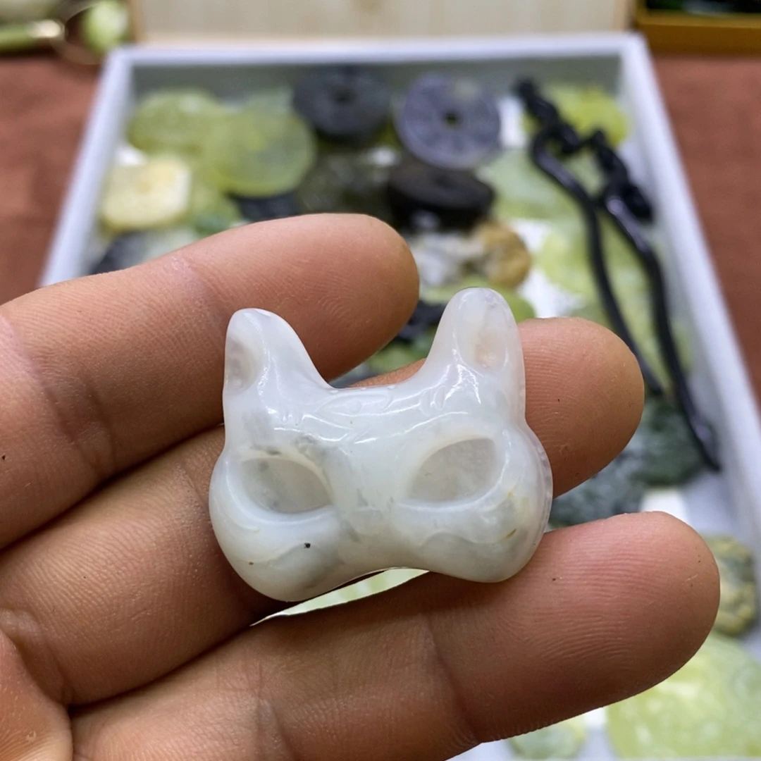 蛇纹石玉未镶嵌颈饰