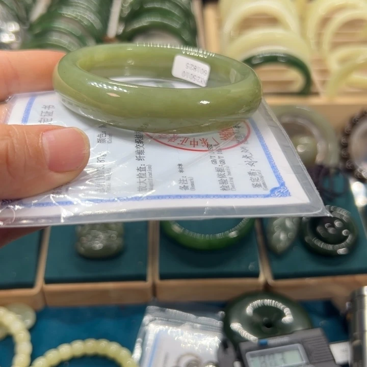 和田玉手镯未镶嵌58.6圈围1825