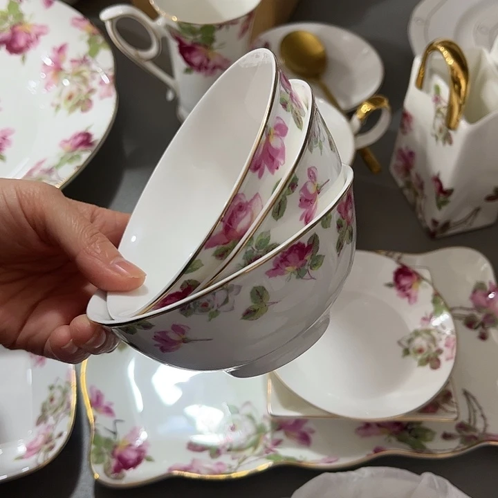 瓷片微瑕骨瓷碗三个玫瑰