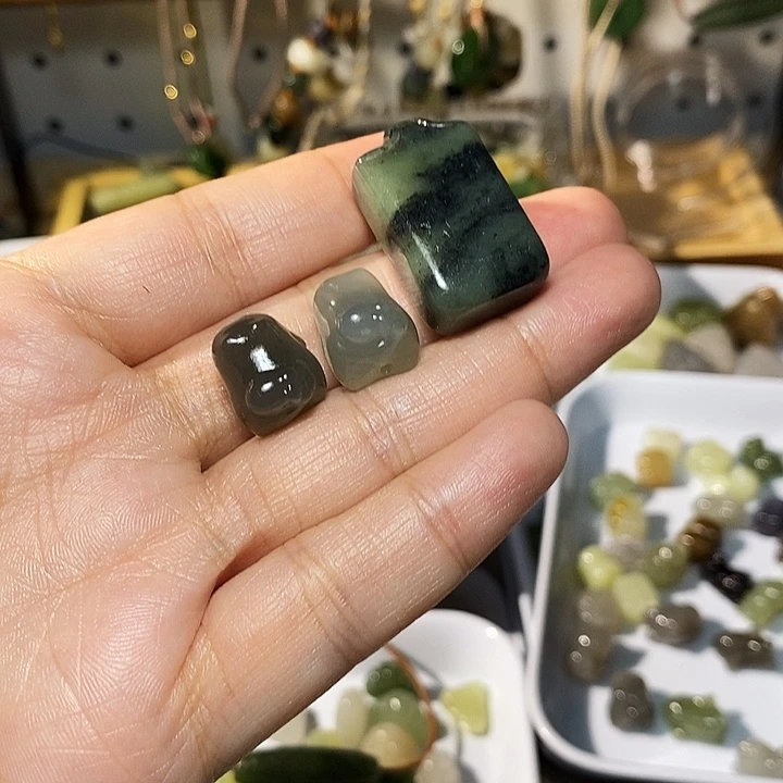 .****和田玉未镶嵌手链