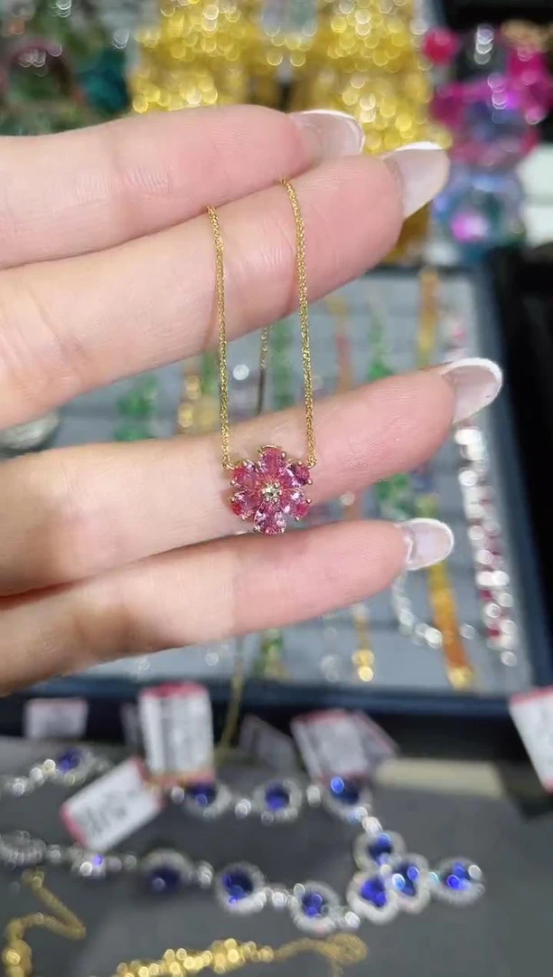 18K金镶嵌彩色蓝宝石项链花朵款