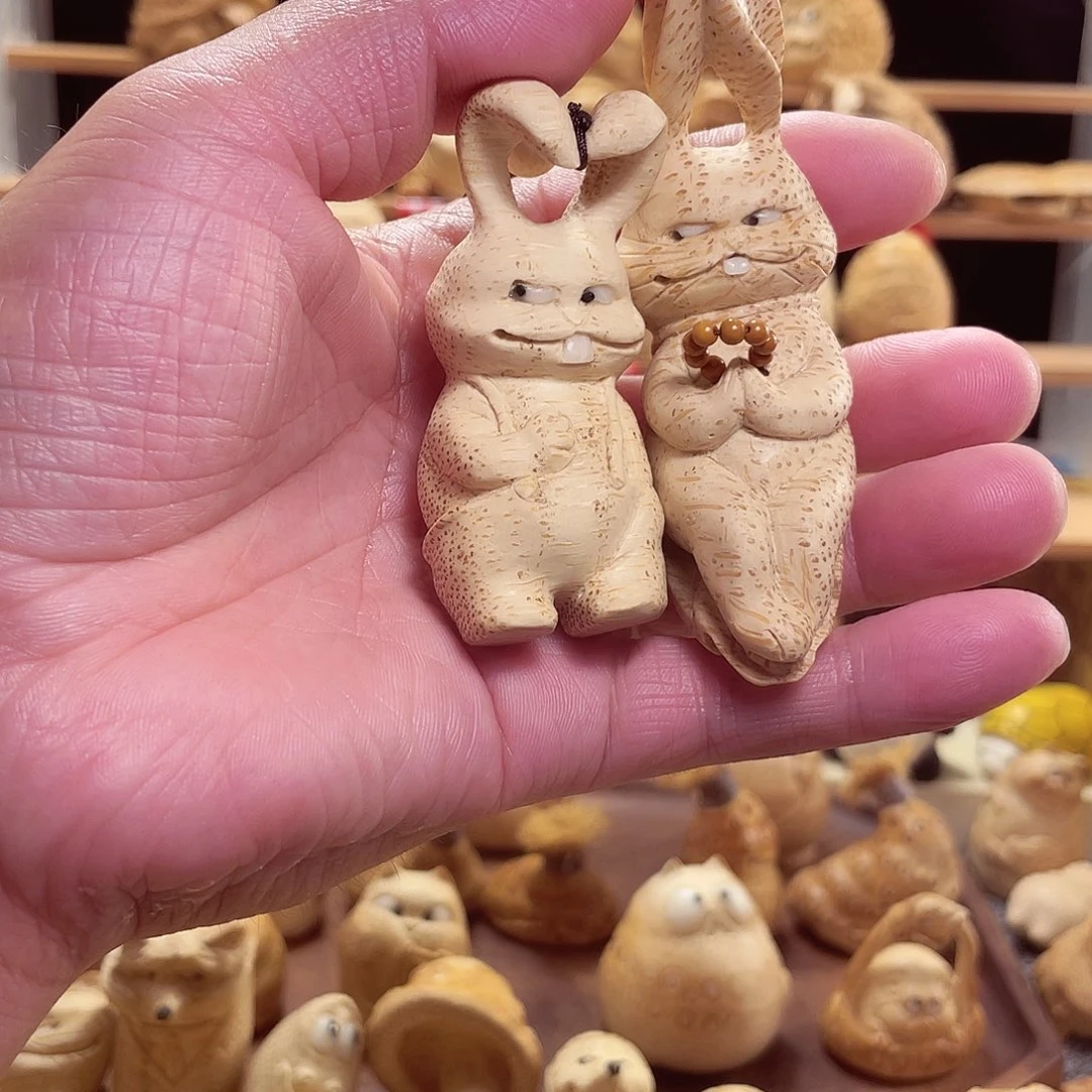 符***号竹竹根雕兔子手把件