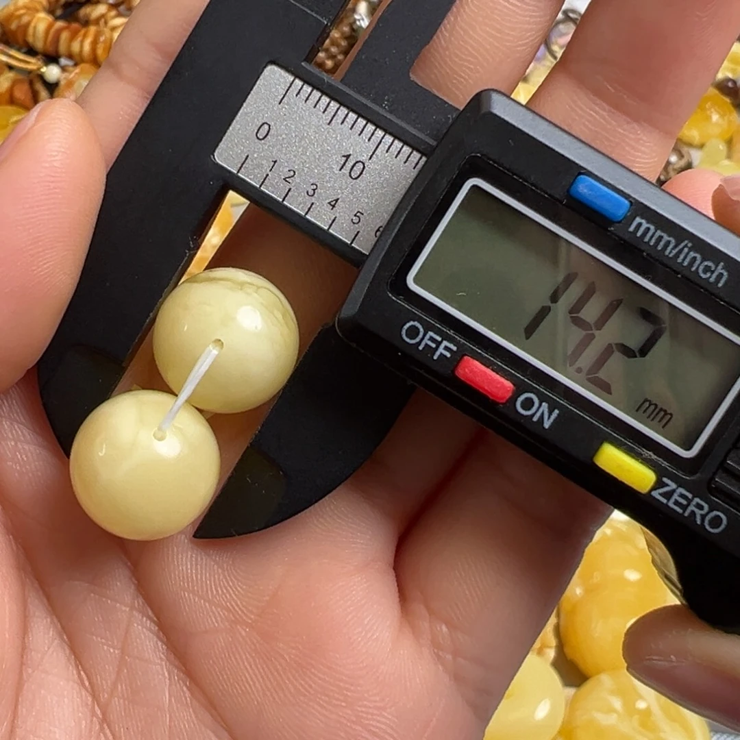 蜜蜡未镶嵌裸石微瑕