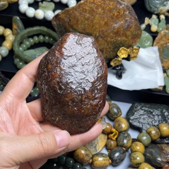 透闪石质玉小摆件未镶嵌海**针