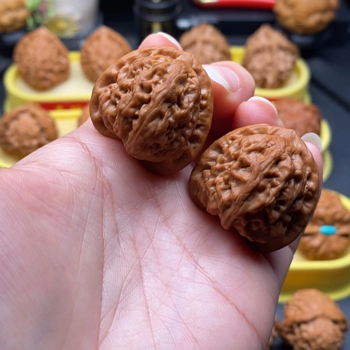 【闪购商品】文玩核桃吊坠西****狼小三角