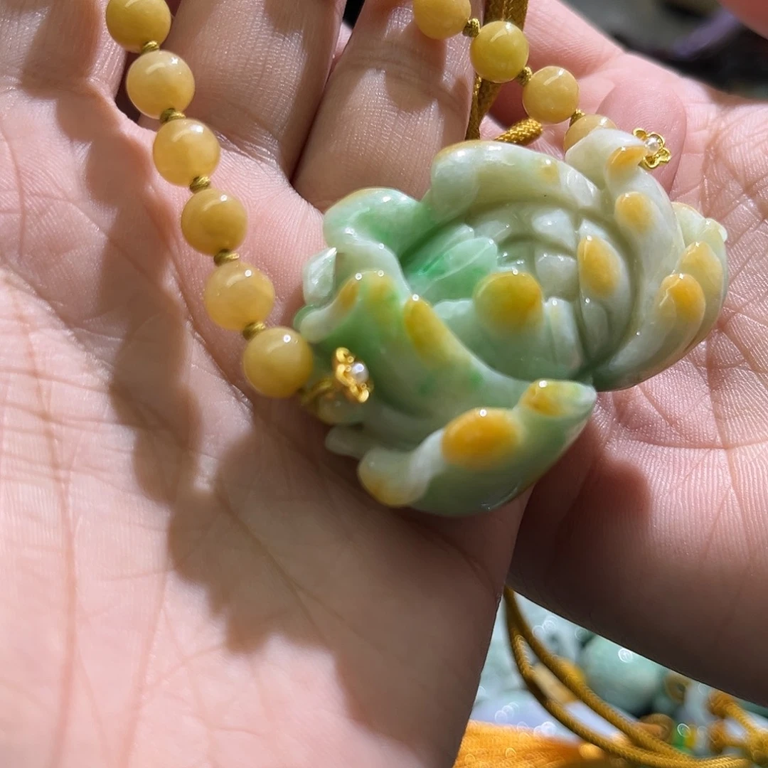 翡翠未镶嵌颈饰待编织