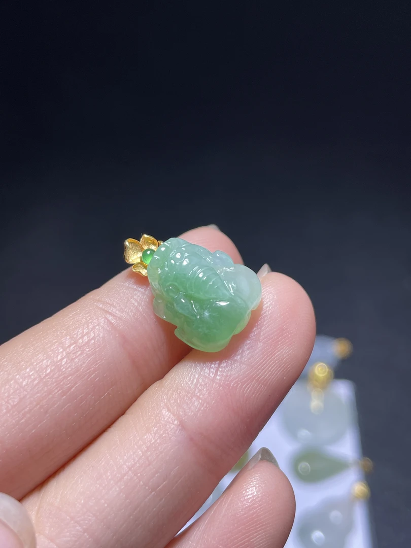 18k金天然a货翡翠吊坠貔貅尺寸17.1×11.5×6.2