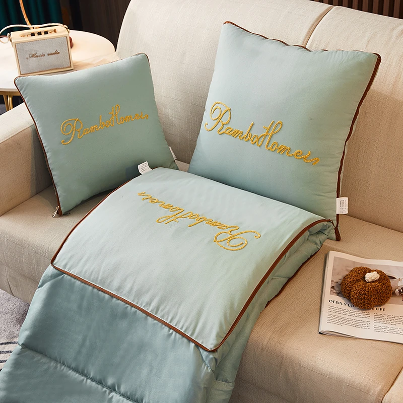 限【四季字母简约小号】 多功能二合一折叠车载抱枕被