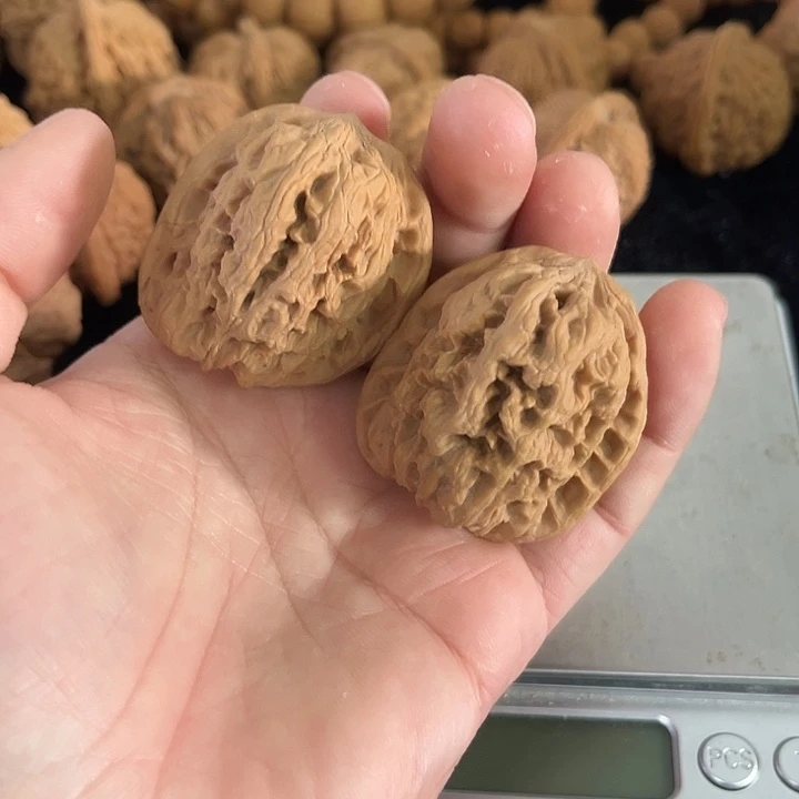 把件文玩核桃38左右微微练手将军膀，编号0015