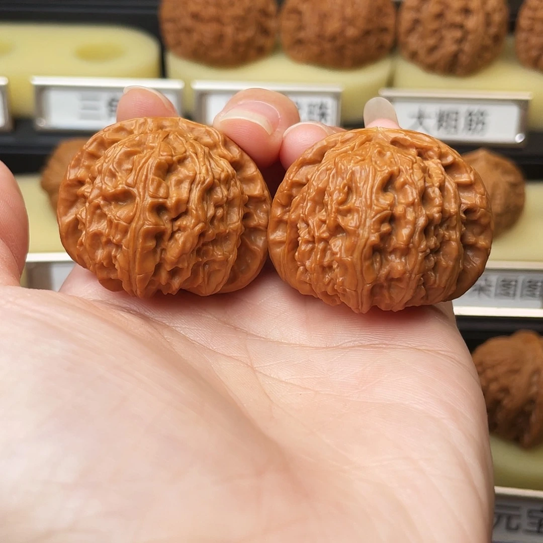 文玩核桃吊坠白狮子40尺979