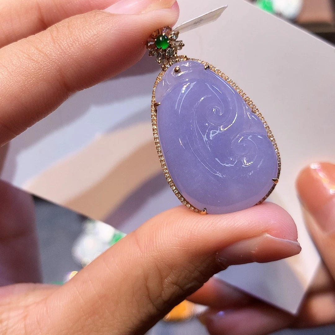 翡翠18K金镶嵌颈饰翡翠