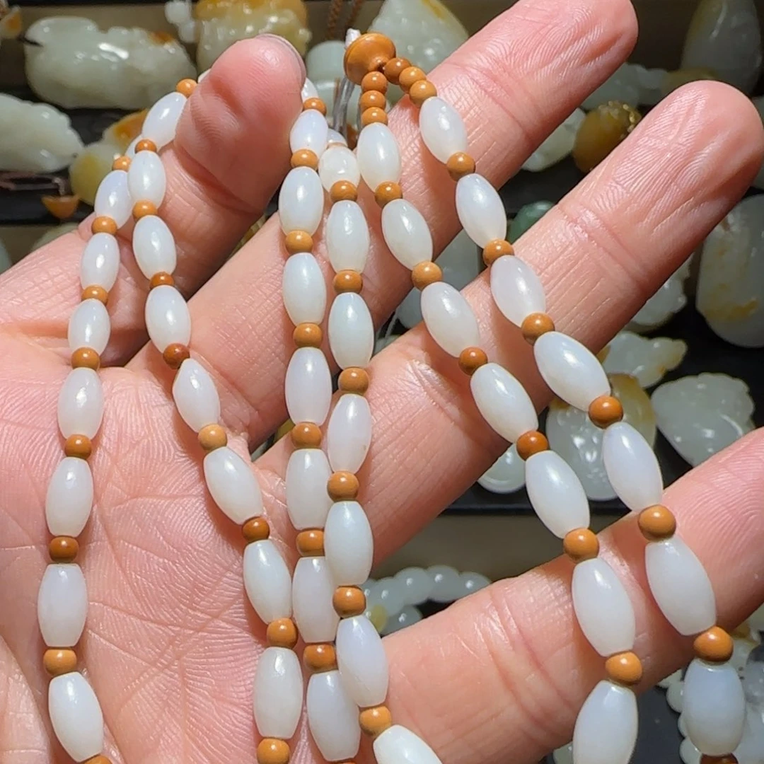 和田玉颈饰未镶嵌