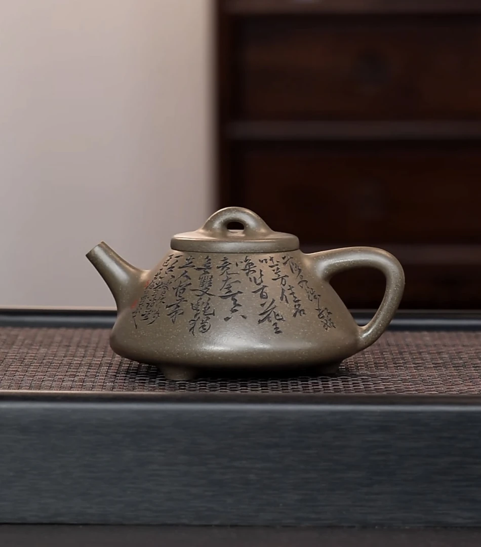 子冶石瓢紫砂壶，黄松刻绘牡丹，青段240cc，许宗明制作