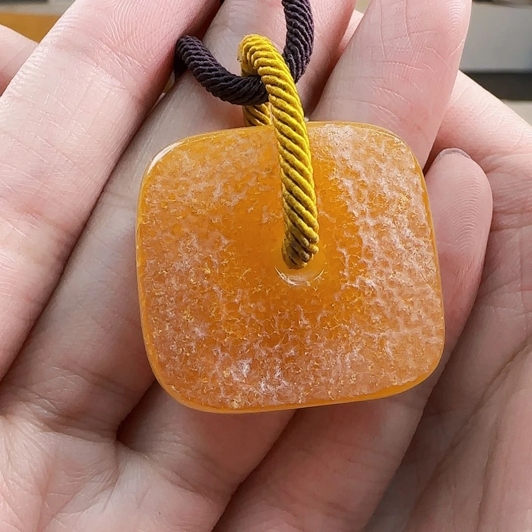未镶嵌琥珀珠宝奇石
