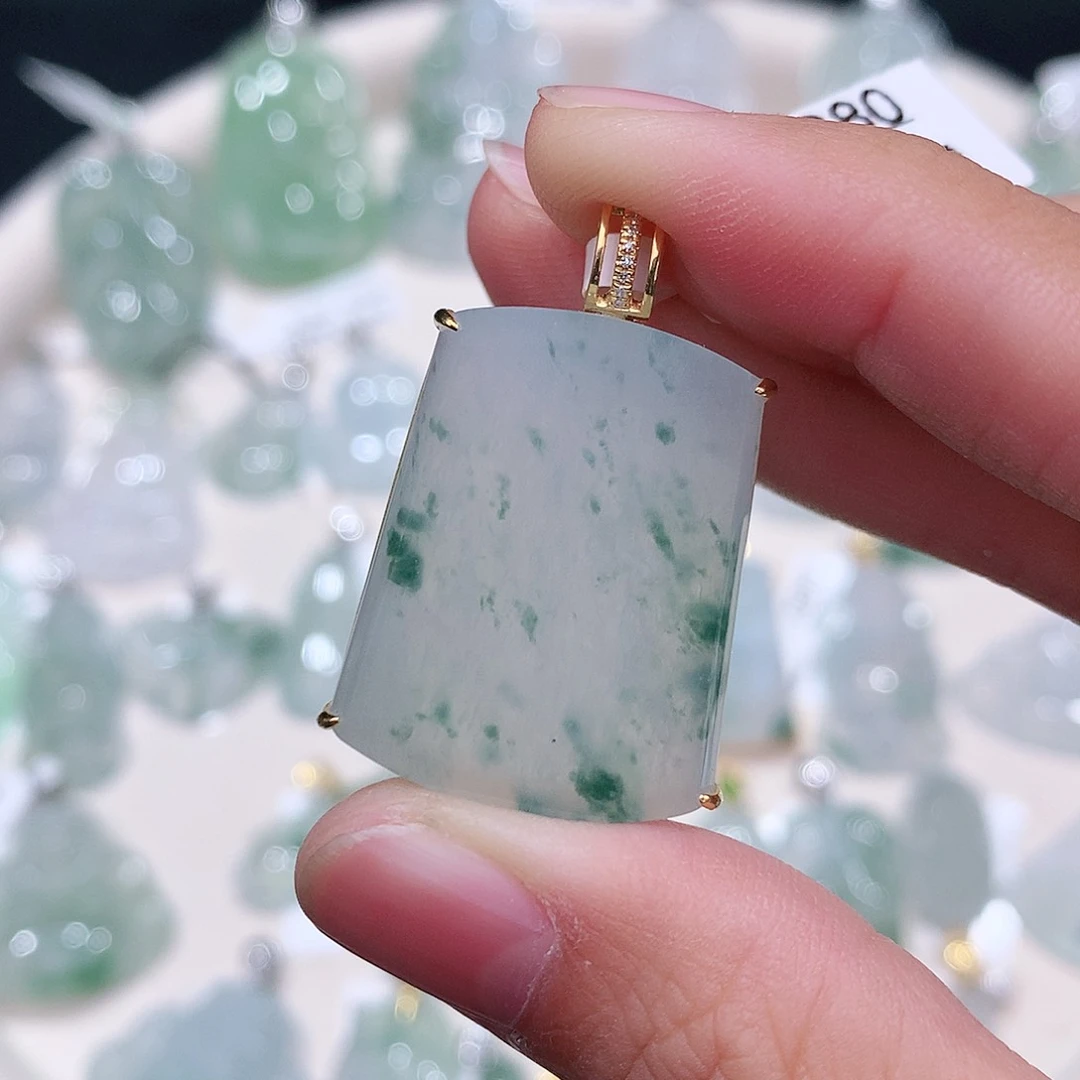 颈饰18K金镶嵌翡翠27.3-21.5-5.7