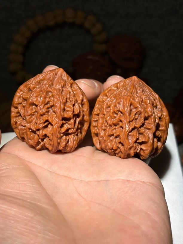 正杨野牛狮子头文玩核桃