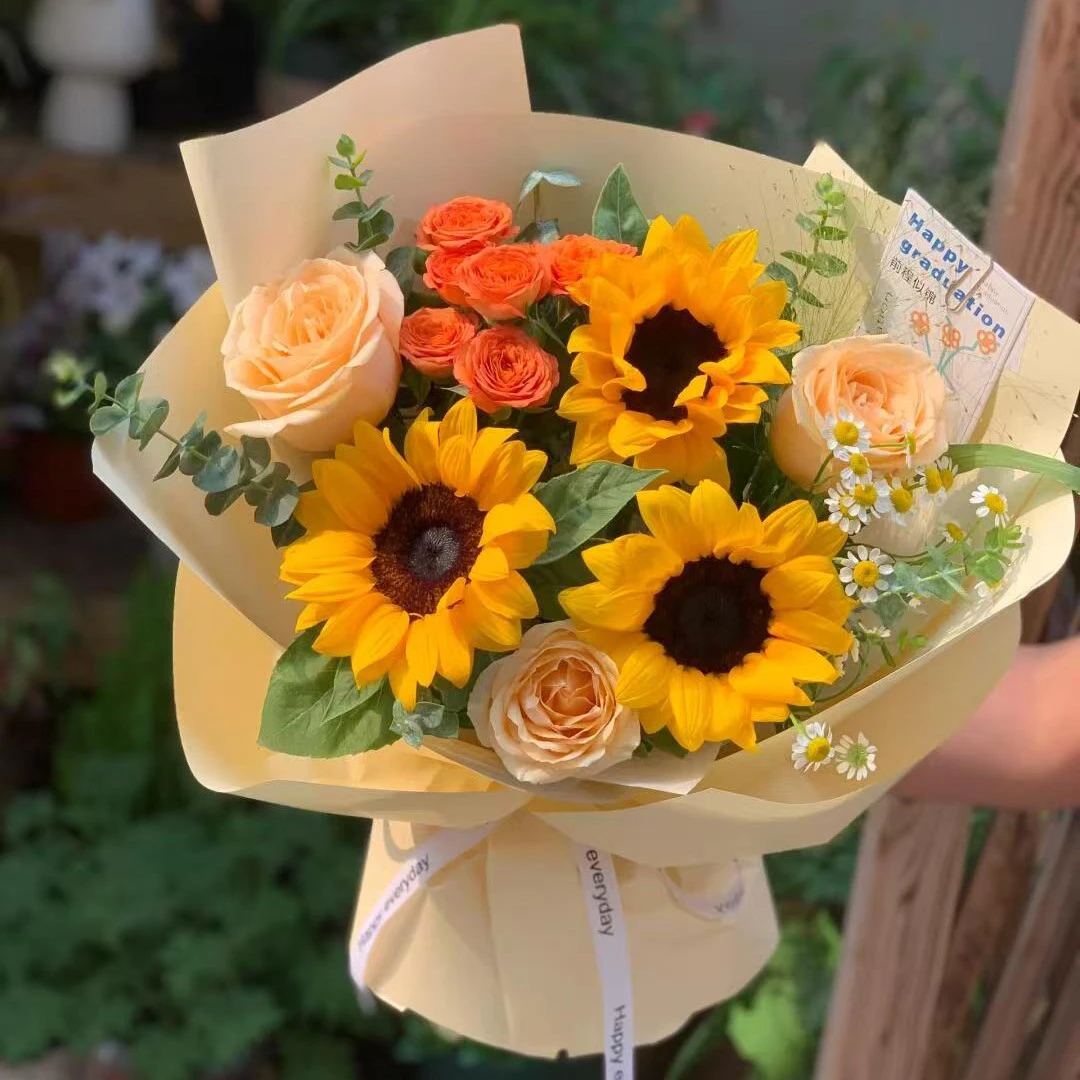 春夏热销一抹阳光向日葵香槟混搭花束
