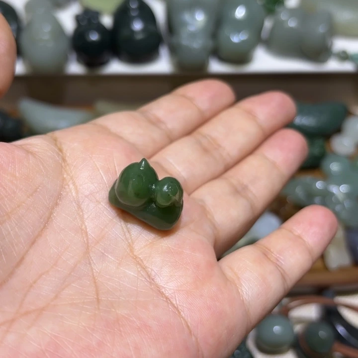 秀***香和田玉未镶嵌颈饰