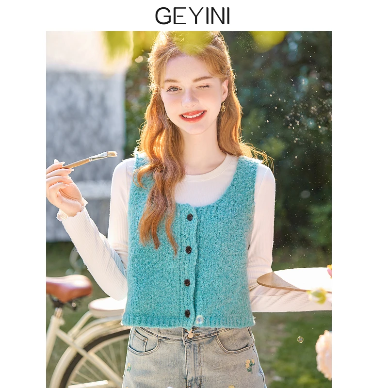 2025秋冬新款女甜美小个子毛线独特叠穿短款针织背心无袖马甲坎肩