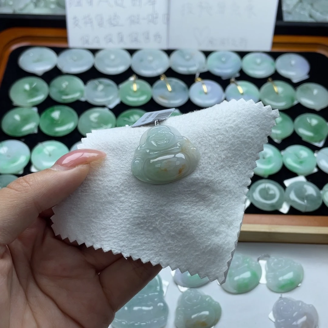 翡翠颈饰未镶嵌佛公