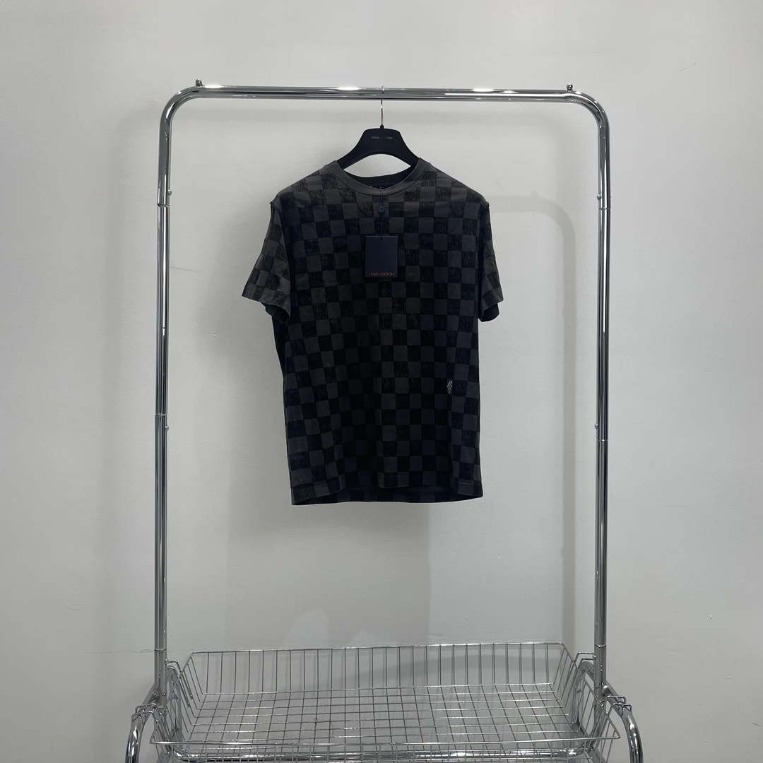 全新未使用 LouisVuitton/路易威登 棋盘格短袖 yy00684 尺码m