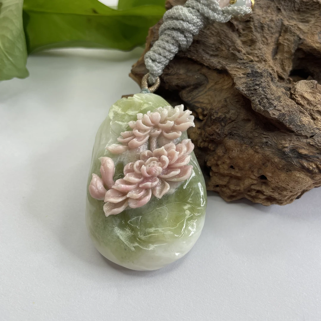 陕西西安蓝田玉巧色巧雕玉荷花吊坠