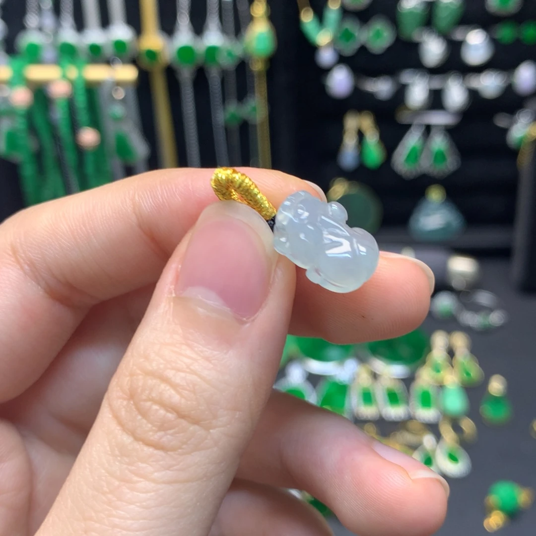 翡翠未镶嵌颈饰有纹裂