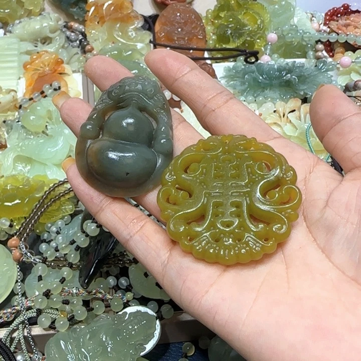 未镶嵌蛇纹石玉吊坠
