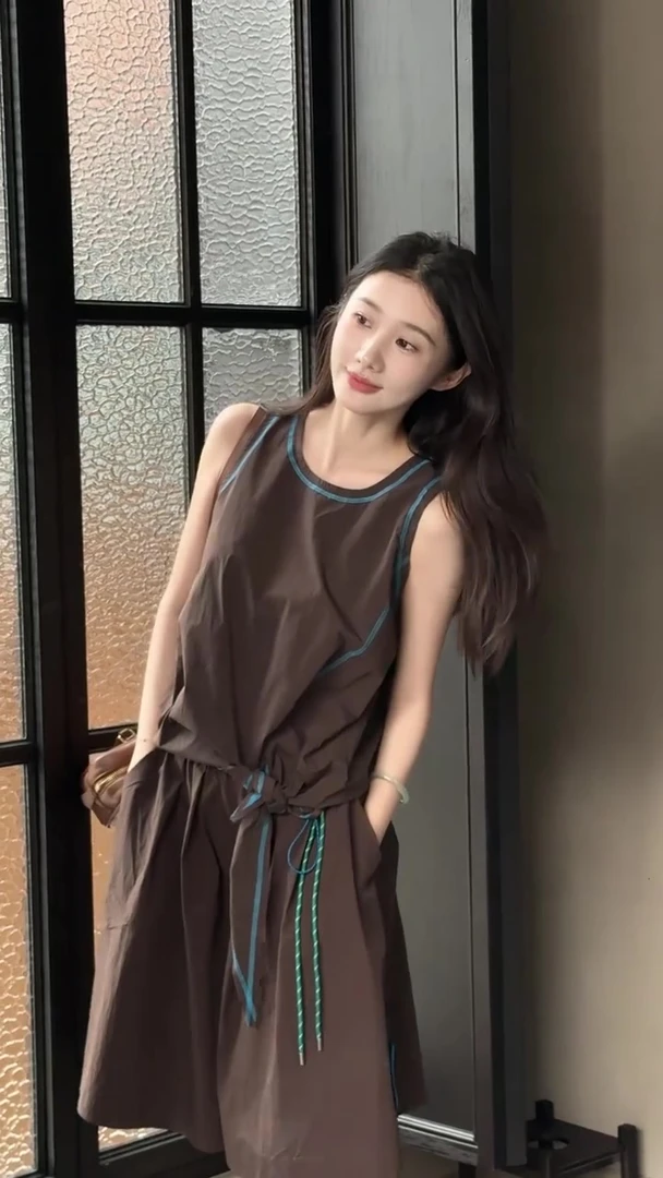 2025新款夏日穿搭一整套巨好看的小个子咖色背心上衣短裤两件套装