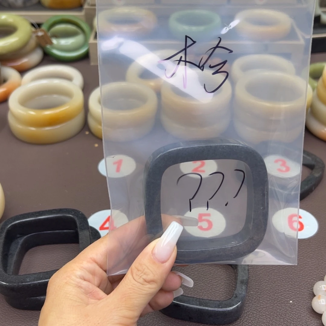 石英质玉未镶嵌手镯木*?