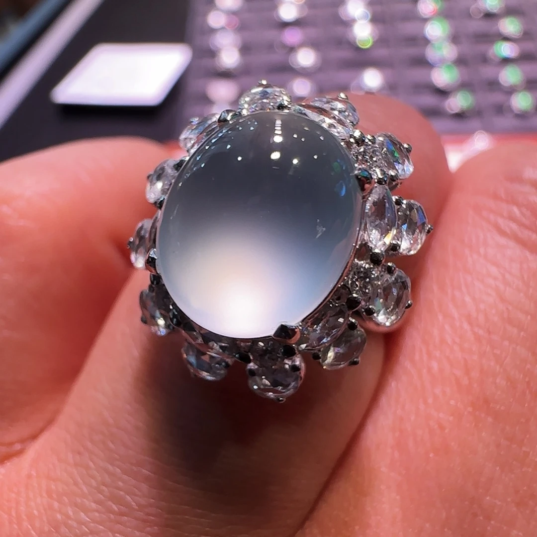 翡翠18K金镶嵌戒指