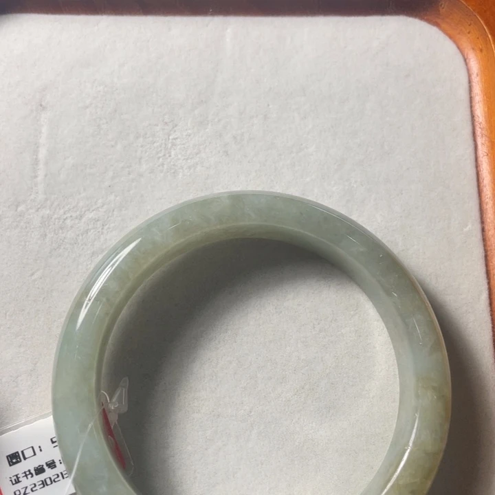 翡翠手镯未镶嵌翡翠手镯