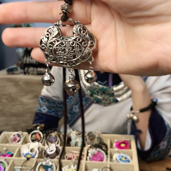 花岗石铁合金吊坠