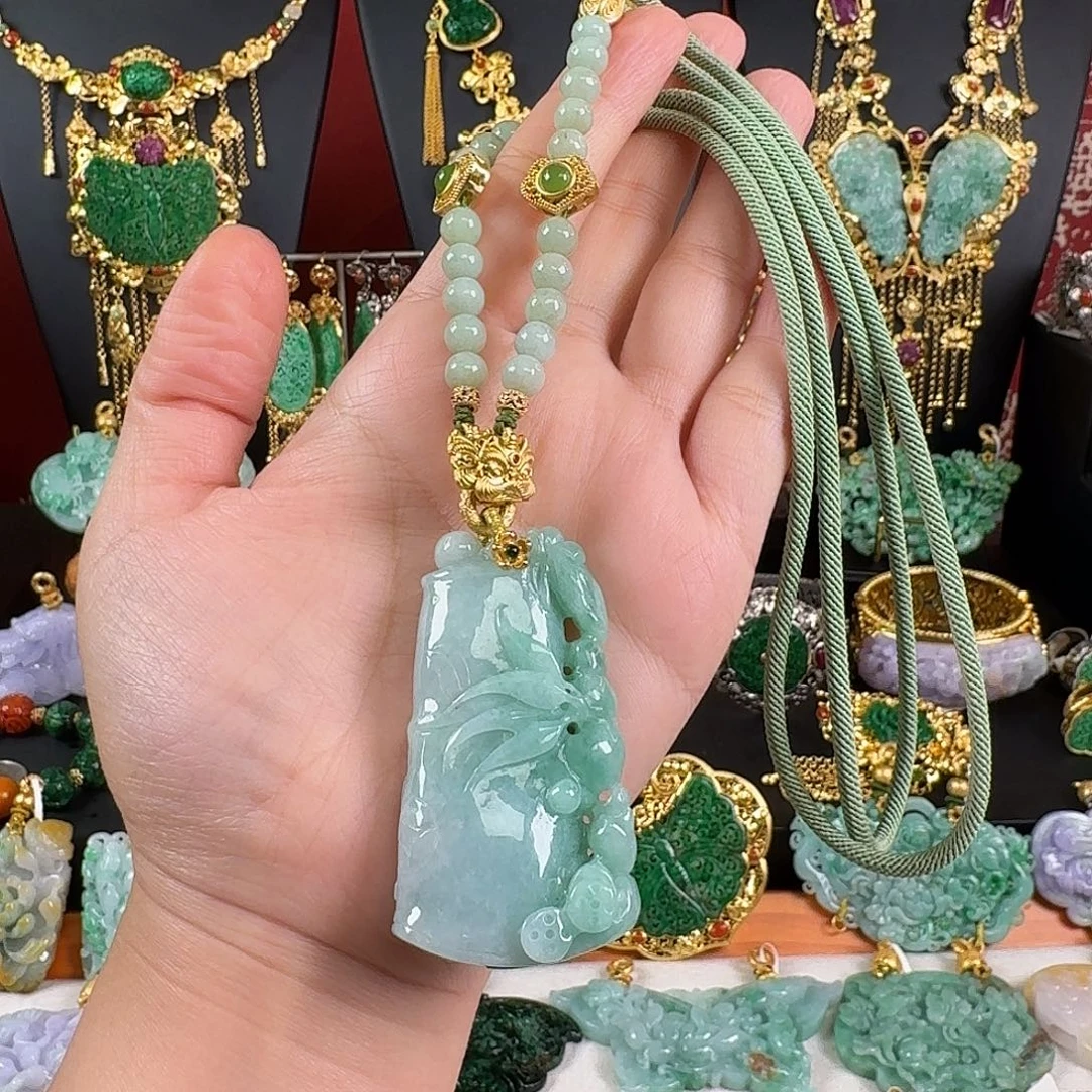 翡翠未镶嵌颈饰吊坠亏清