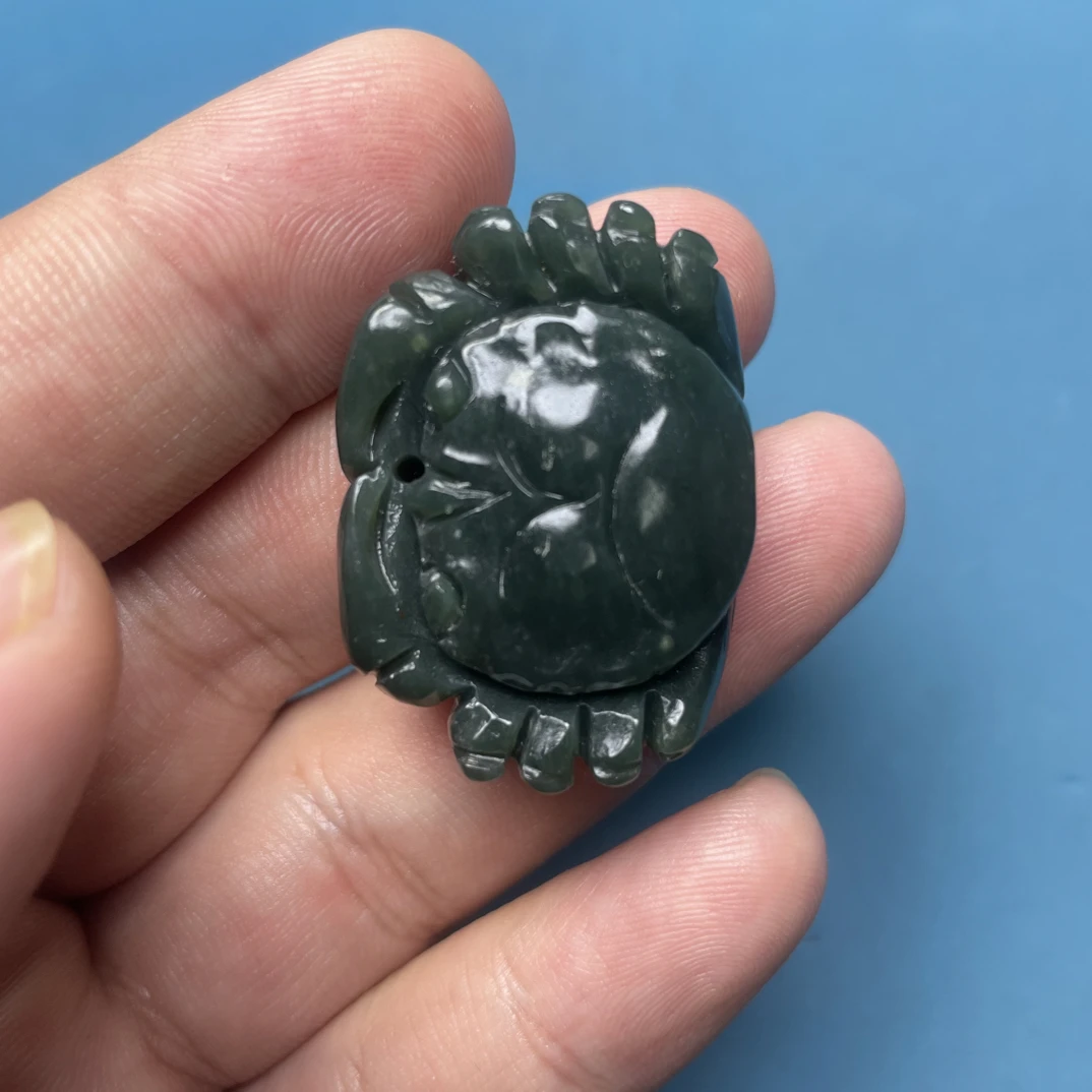 新疆和田玉且末蓝螃蟹吊坠