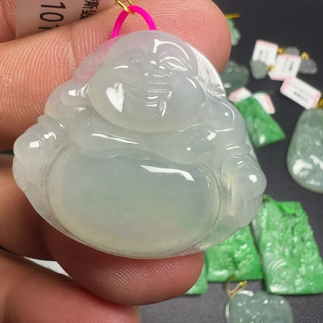 翡翠未镶嵌颈饰佛