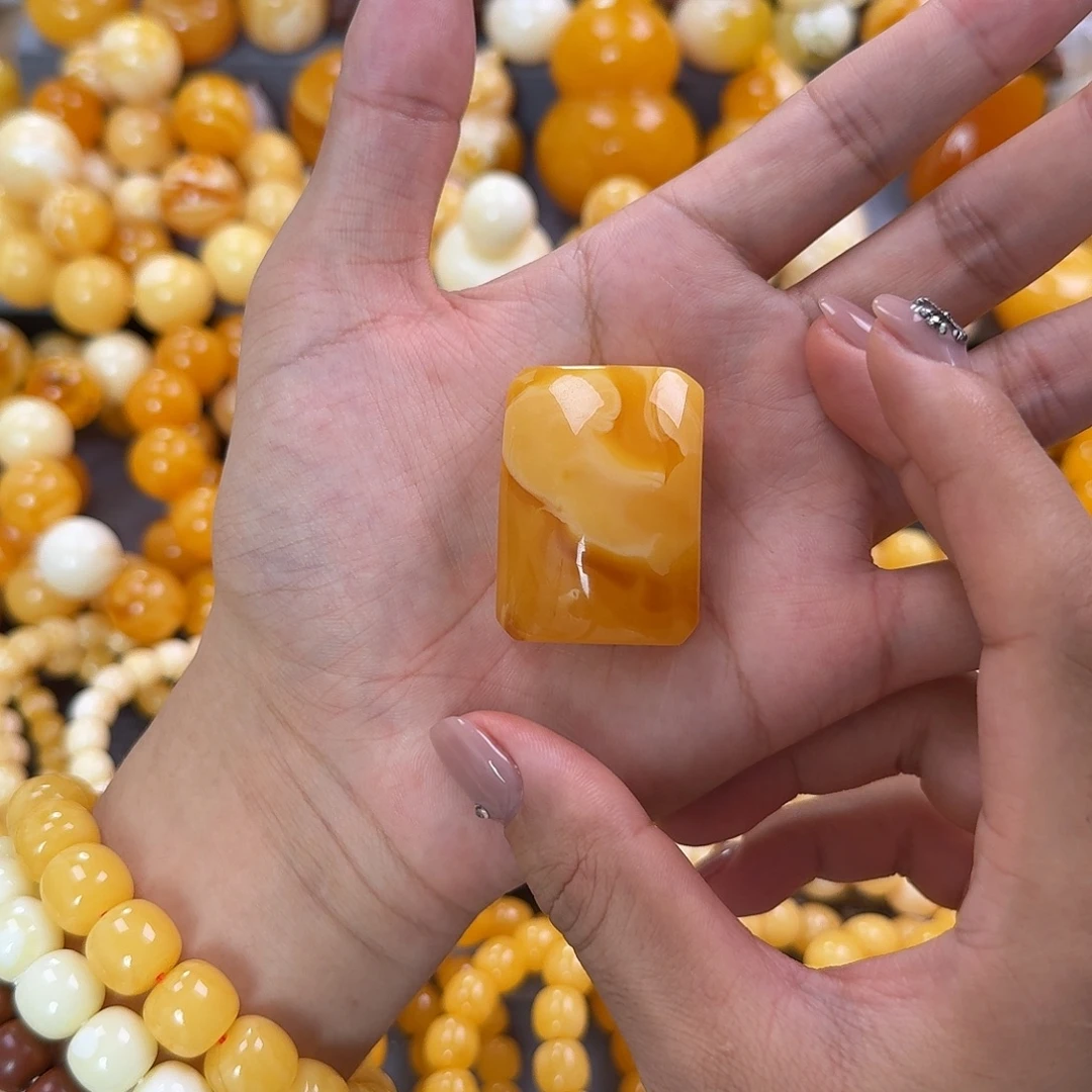 蜜蜡未镶嵌珠宝奇石