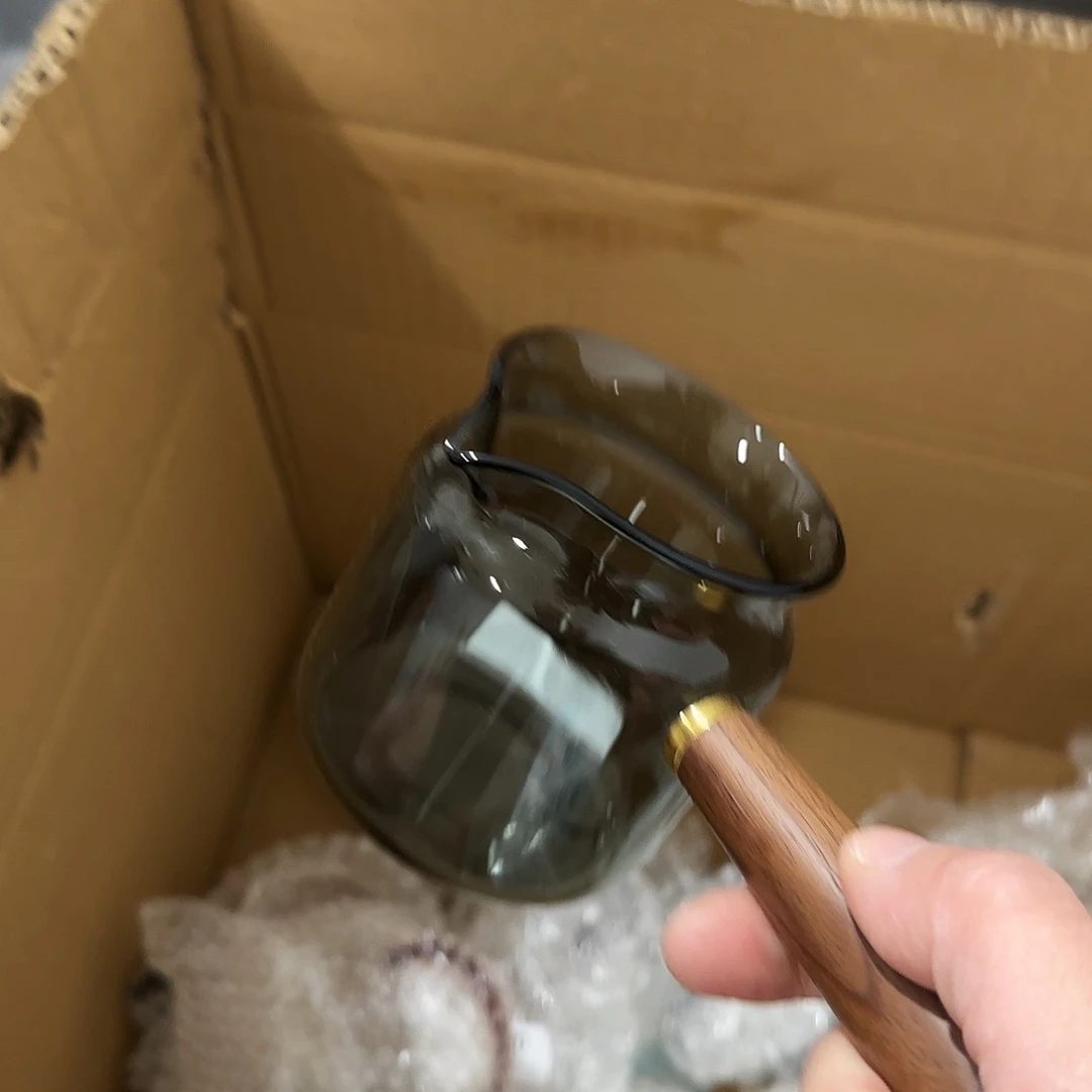 233高硼硅周边木把公道杯