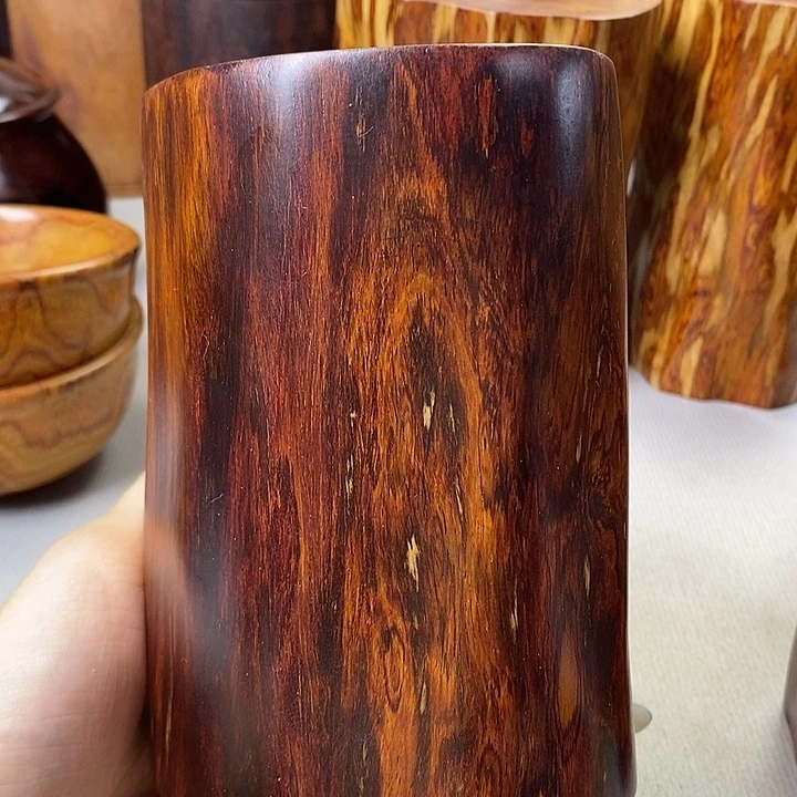 无***月木质越南黄花梨笔筒一个