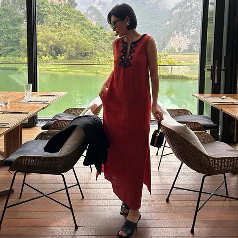 今年流行时尚刺绣棉麻连衣裙高端极简风修身V领无袖气质长裙夏秋